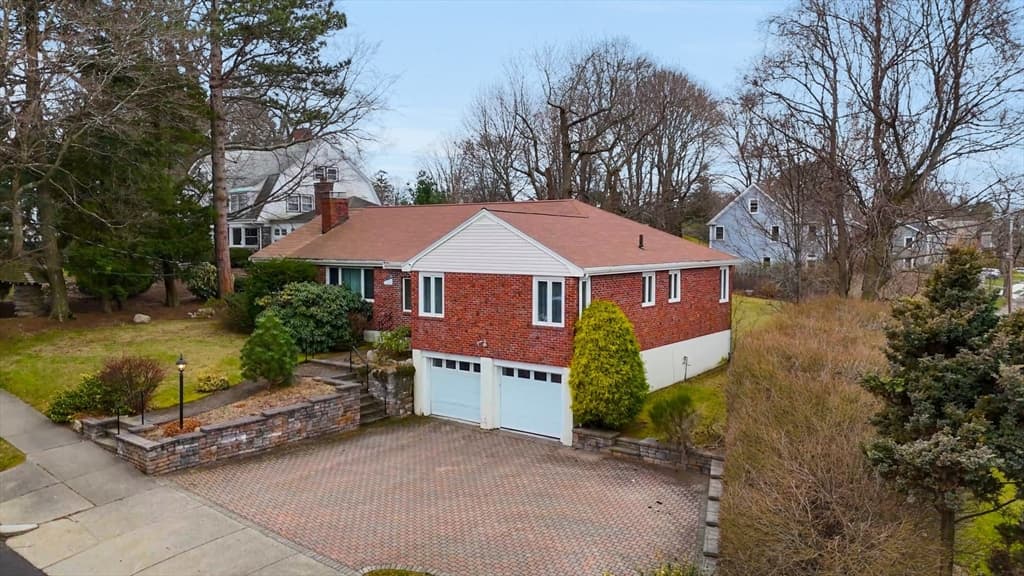 351 Waverley Ave