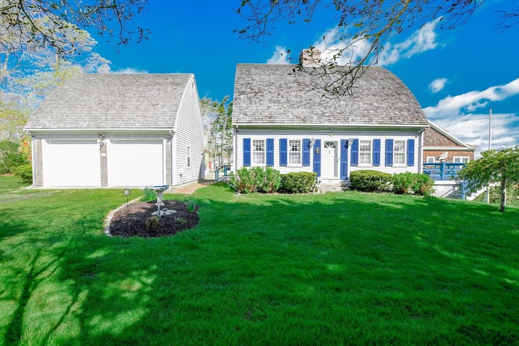 12 Taunton Avenue photo 4
