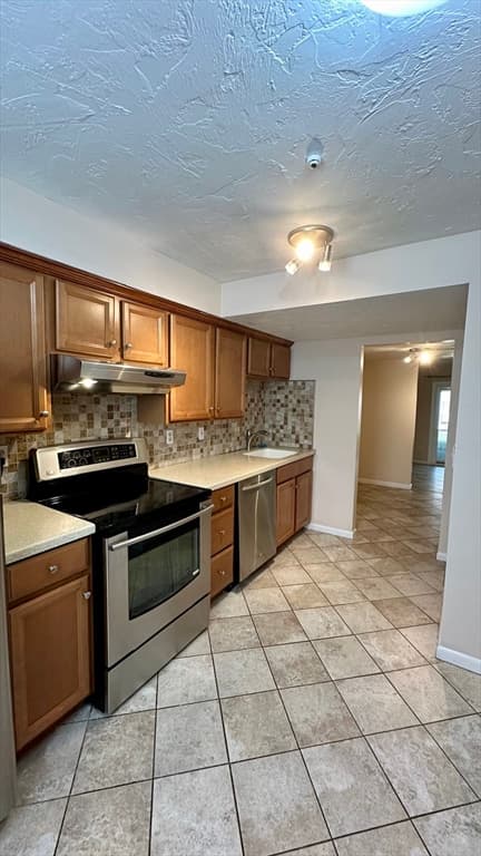 18 Patricia Dr #18 photo 2