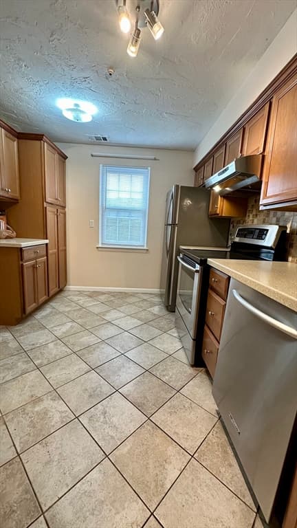 18 Patricia Dr #18 photo 3