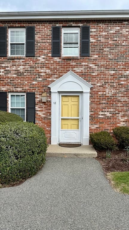 18 Patricia Dr #18