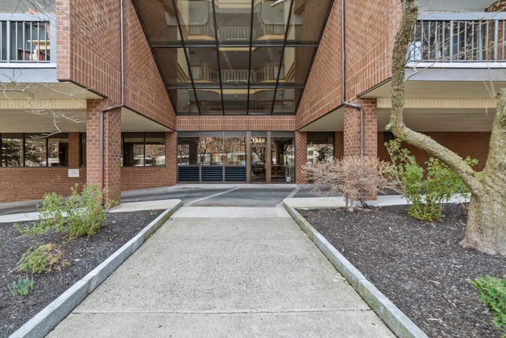 1265 Beacon St #404 photo 3