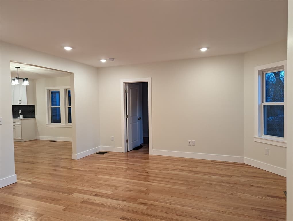41 Oxford Ave #1 photo 2