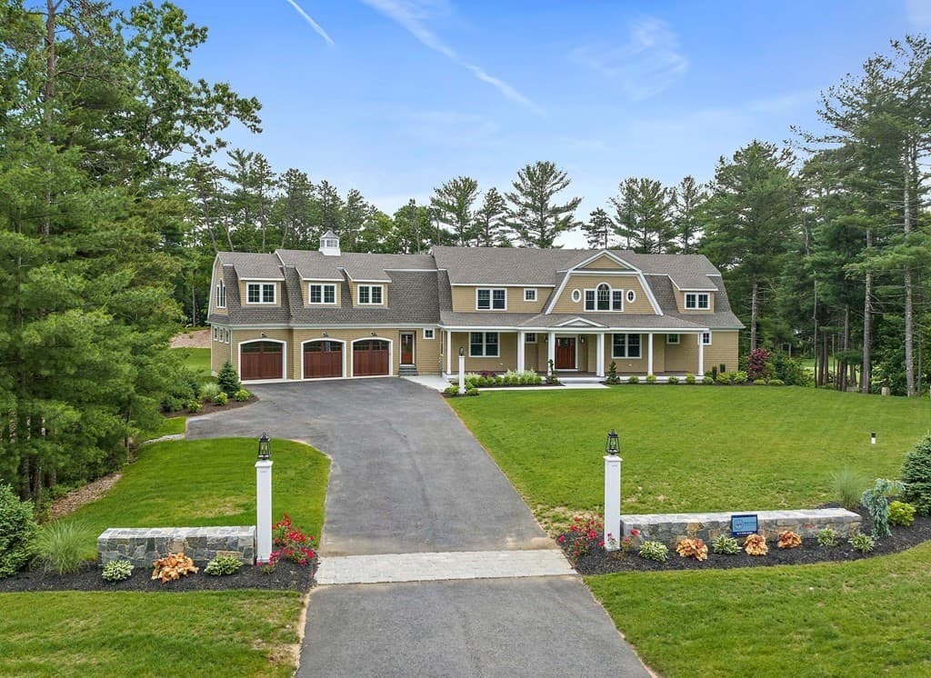 390 Country Club Way photo 2