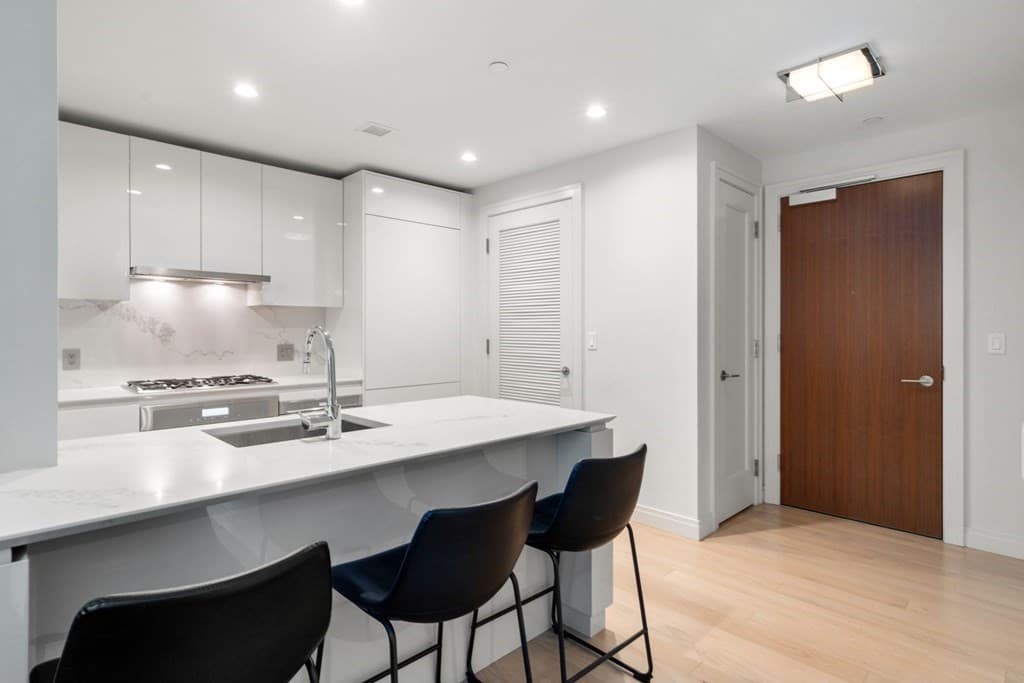133 Seaport Blvd #917