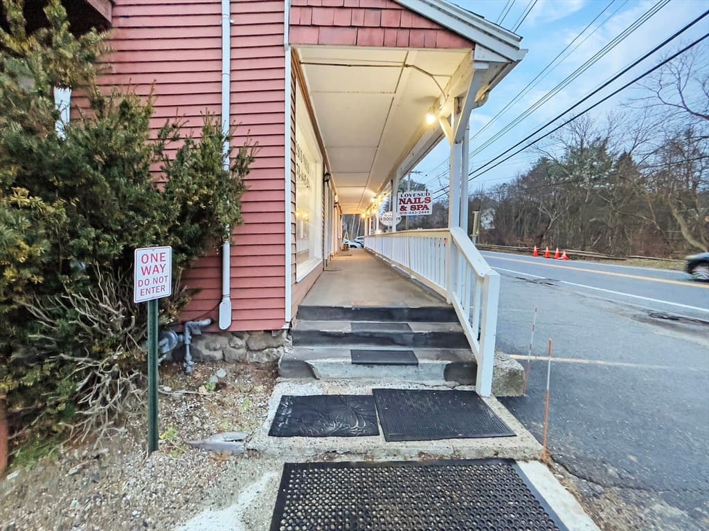 322 Boston Post Rd #202 photo 4