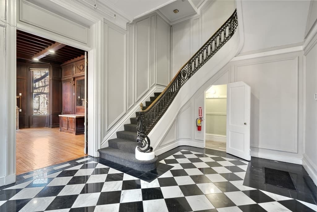 164 Marlborough St photo 4