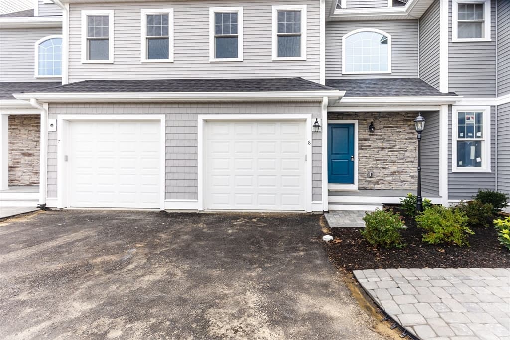 100 Lebaron Blvd #5 photo 2