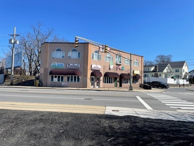 102-106 Winthrop Ave