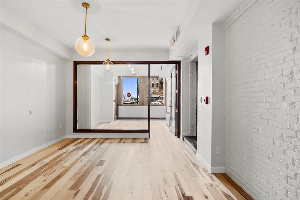 232 Commercial St #A photo 2