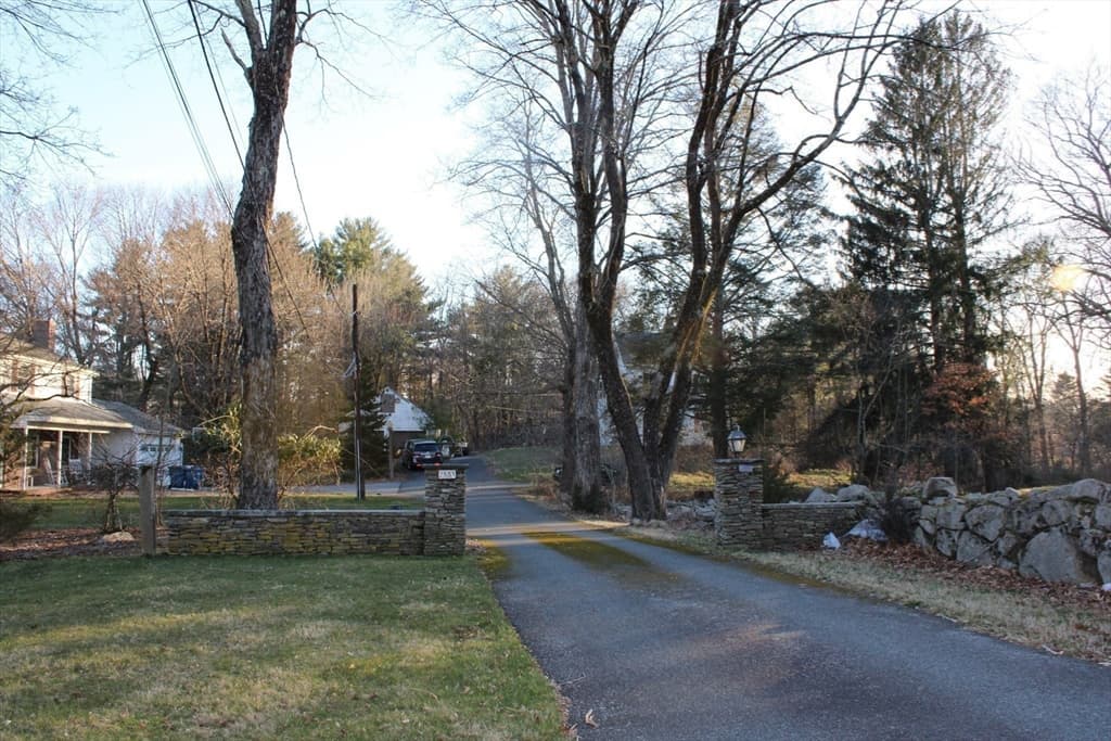 255 Rockland St photo 5