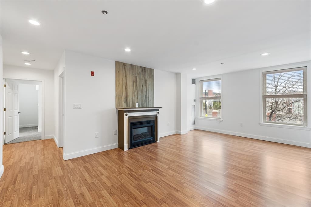 65 Chelsea St #204