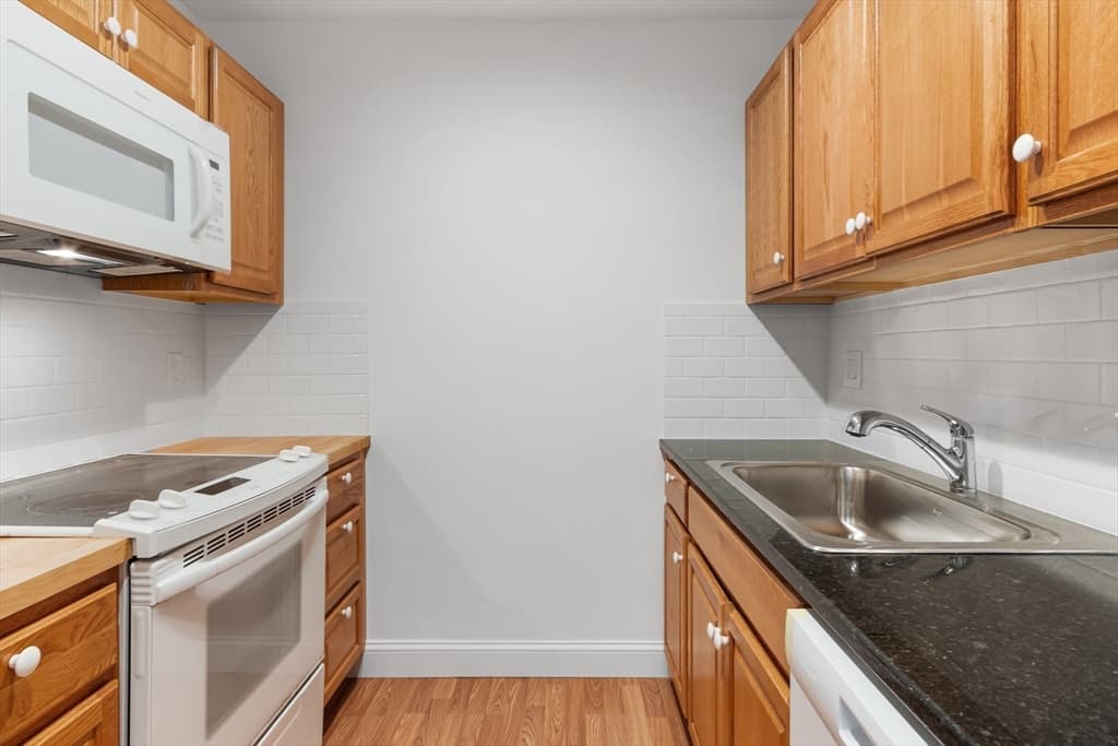 65 Chelsea St #204 photo 5