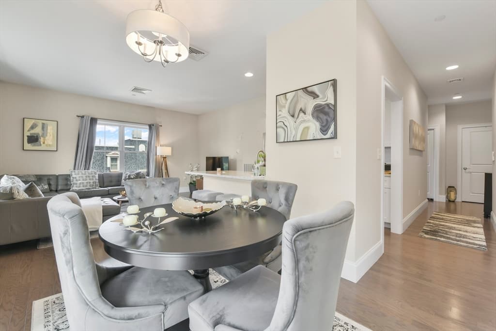 443 Essex St #204 photo 5
