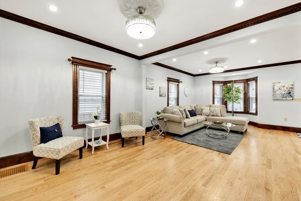 78 Harbor View St photo 5