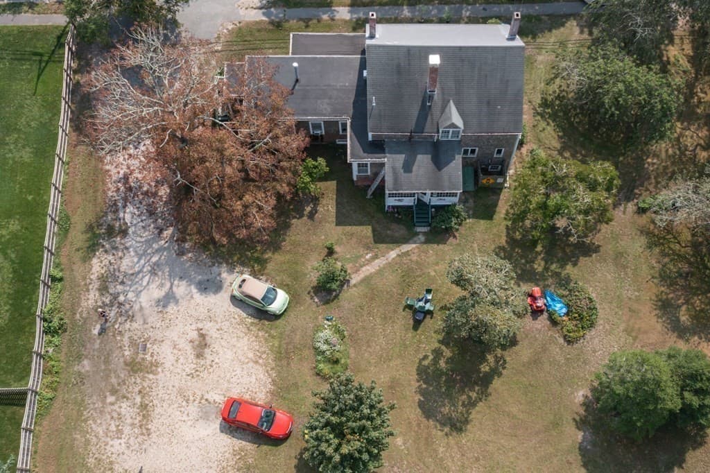 172 Old Main St photo 4