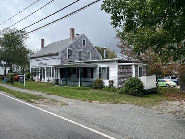 172 Old Main St photo 2