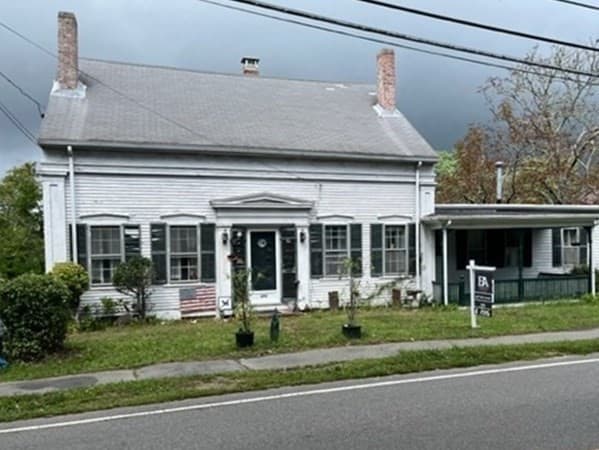 172 Old Main St photo 3