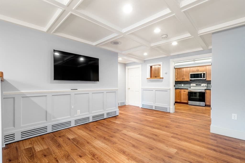 8 Riverside St #G-1