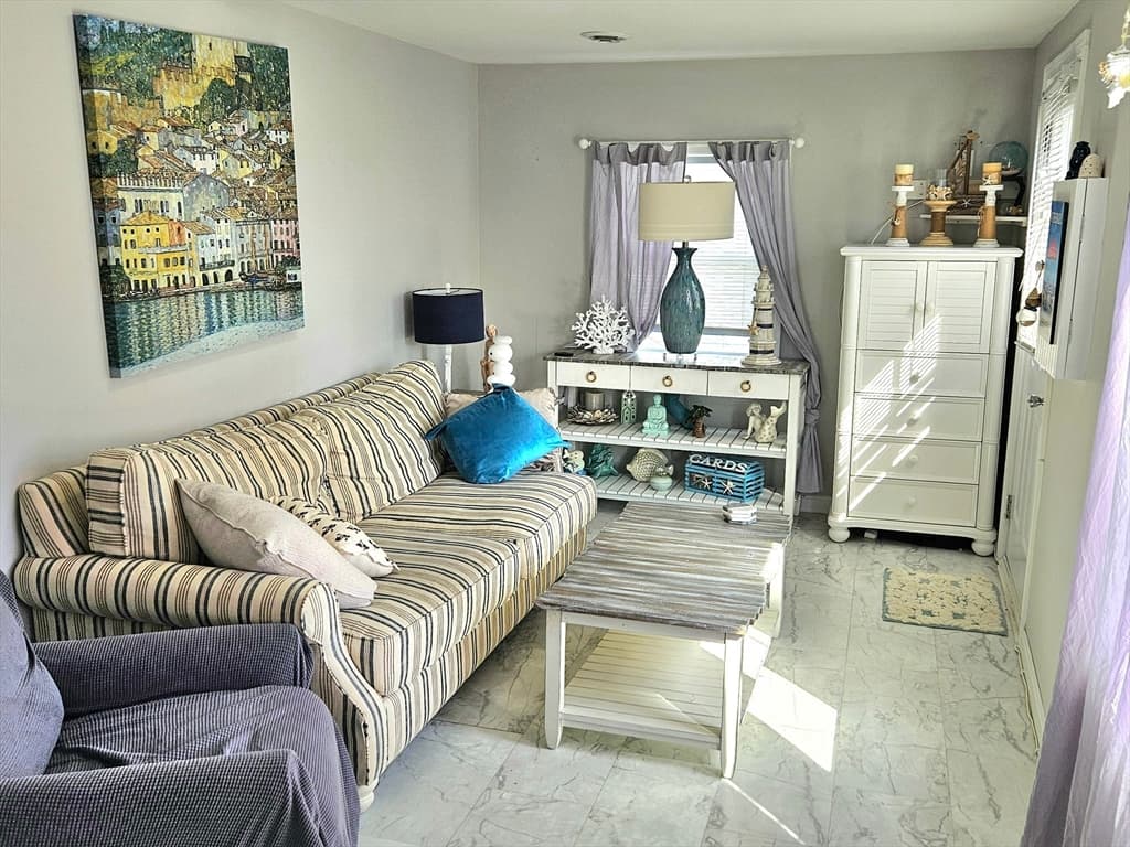 2 Chaney Ave photo 3