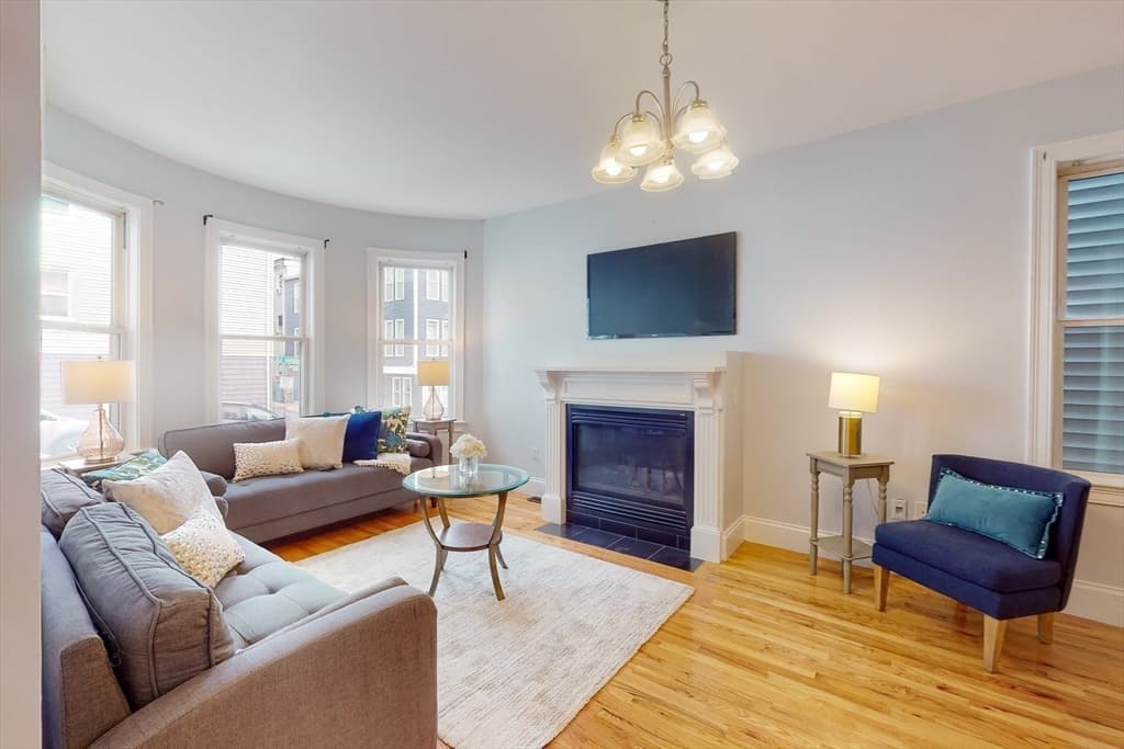 87 Old Harbor St #1 photo 3