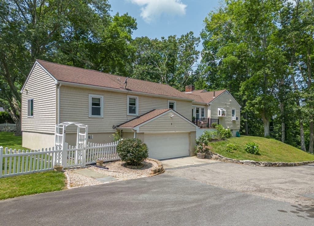 2 Whiteweed Dr photo 2