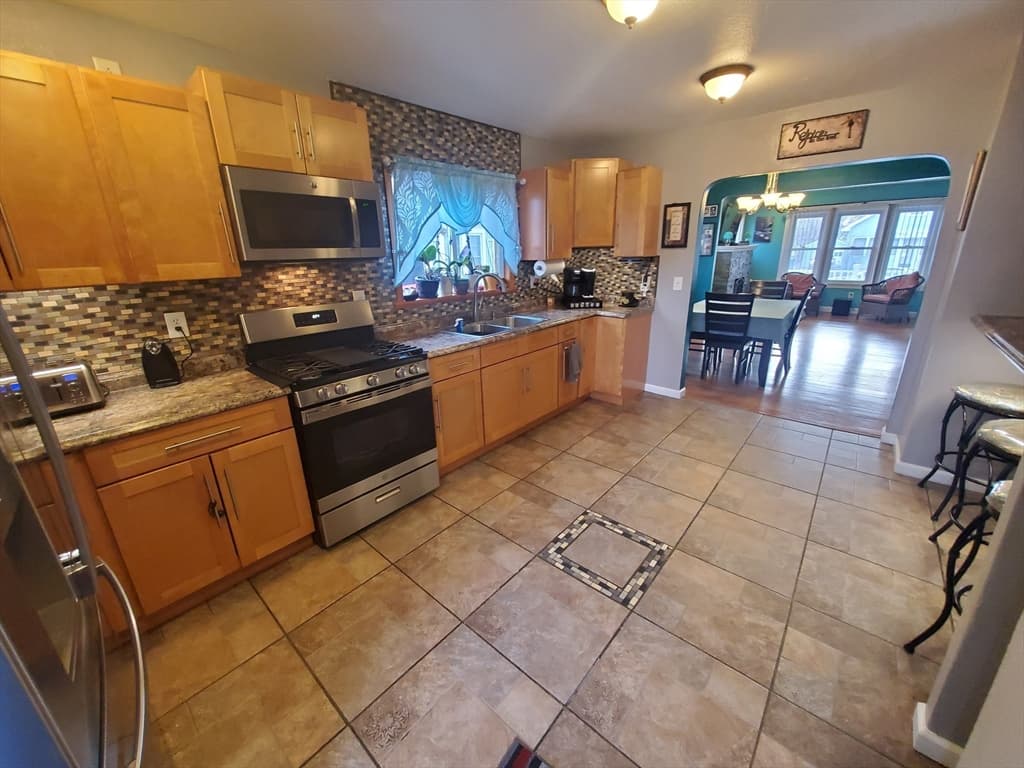147 Denver photo 4
