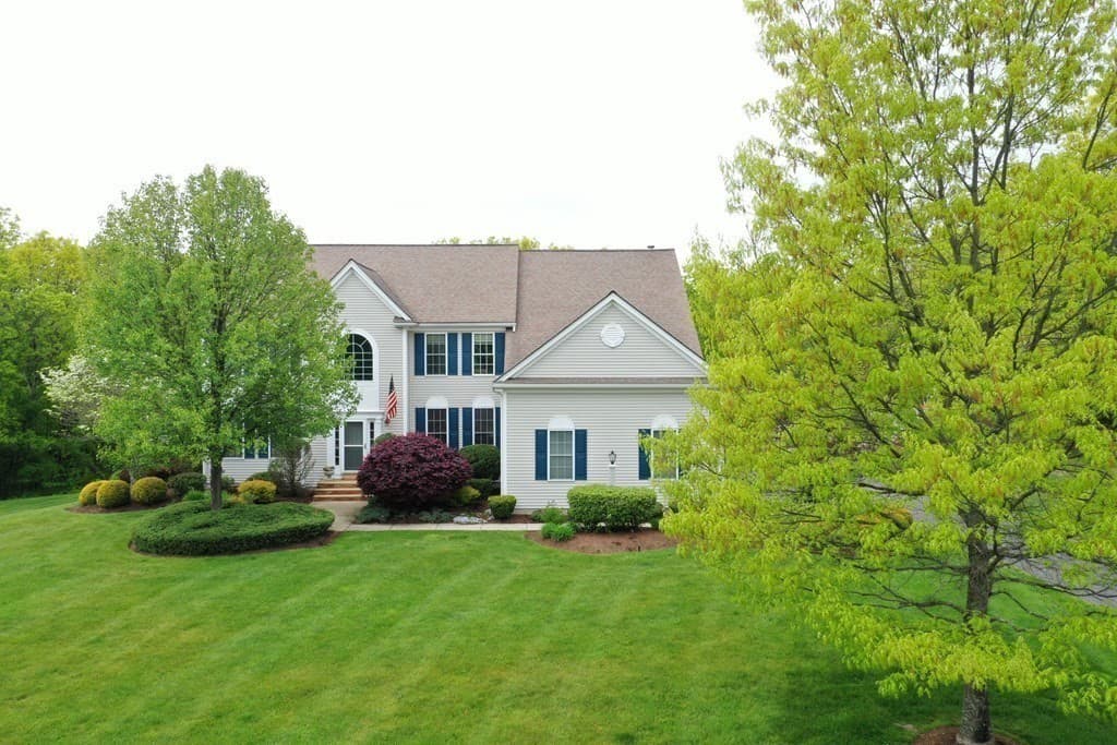 19 Maple Way photo 3
