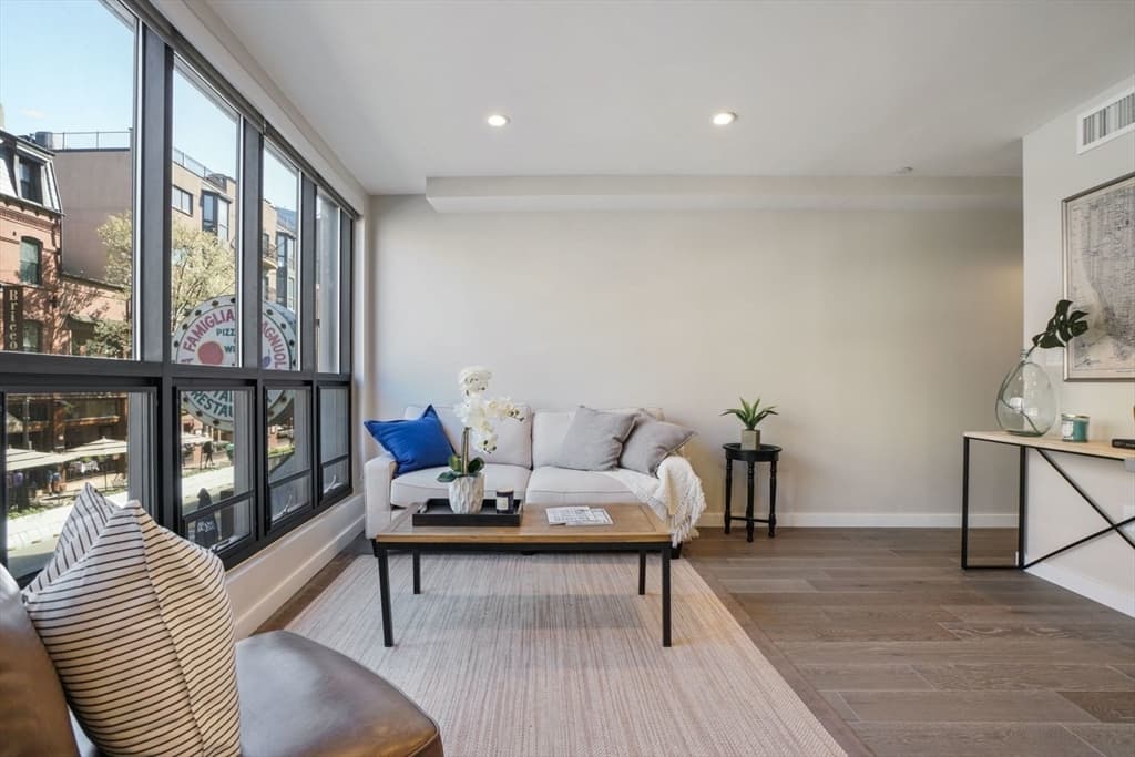 244 Hanover St #210 photo 2