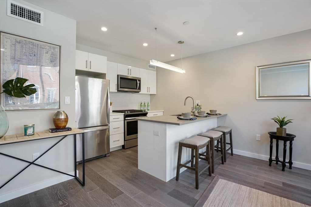 244 Hanover St #210 photo 3