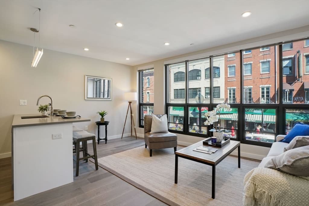 244 Hanover St #210