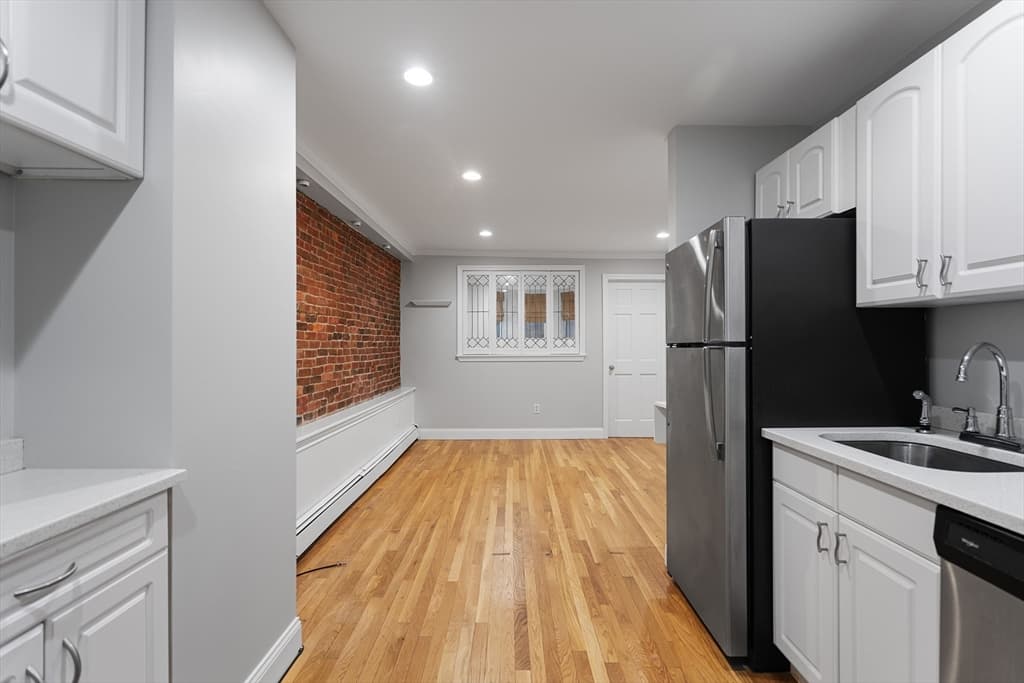 9 Gates St #1 photo 2