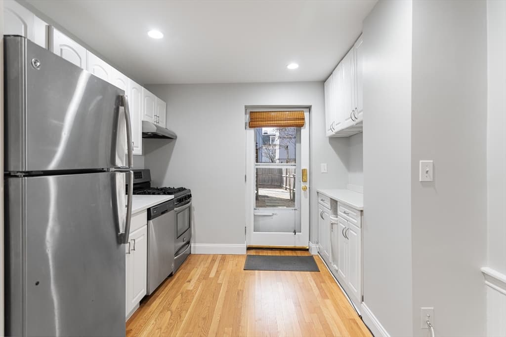 9 Gates St #1 photo 3