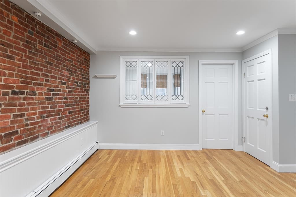 9 Gates St #1 photo 4