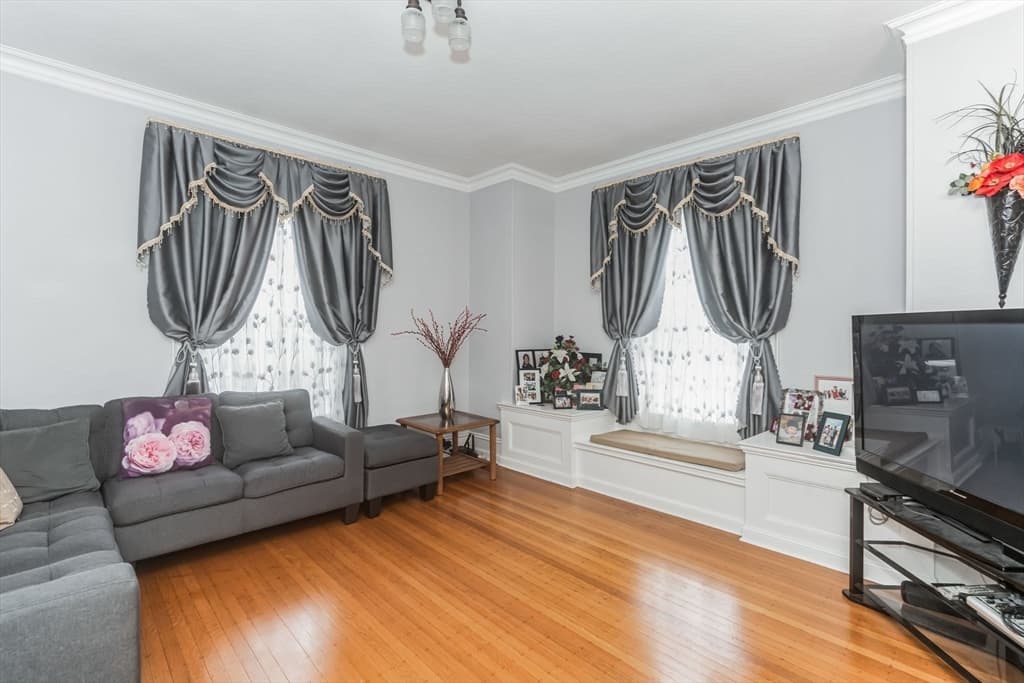 35 Somerset St photo 5