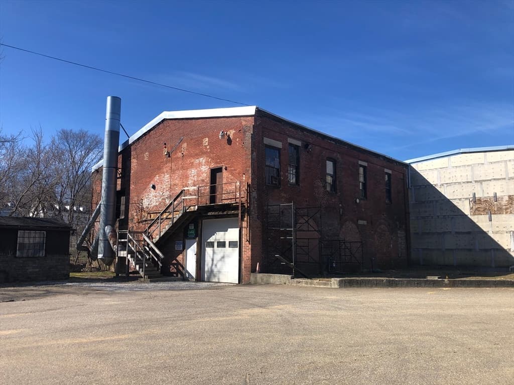 833 Rear Main St photo 3