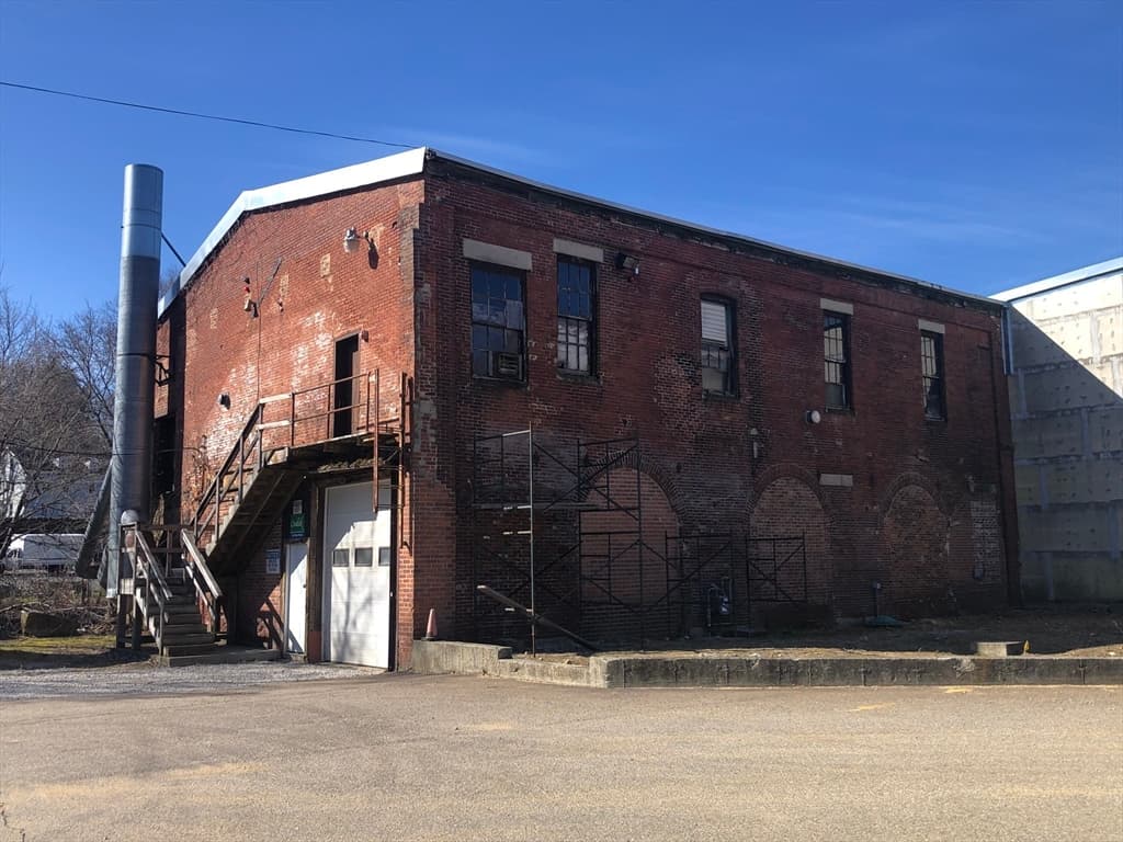 833 Rear Main St