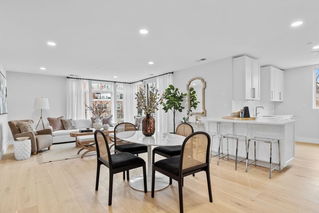 20 Kinmonth Rd #305