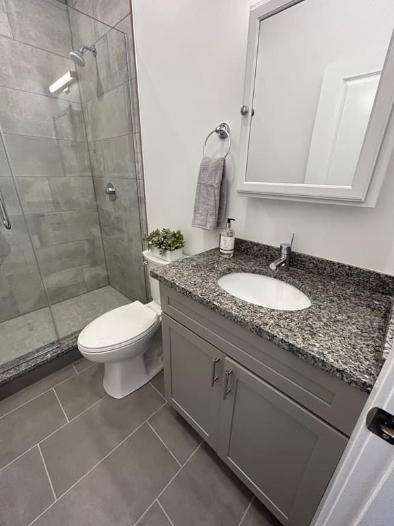 52 Washington #405 photo 2