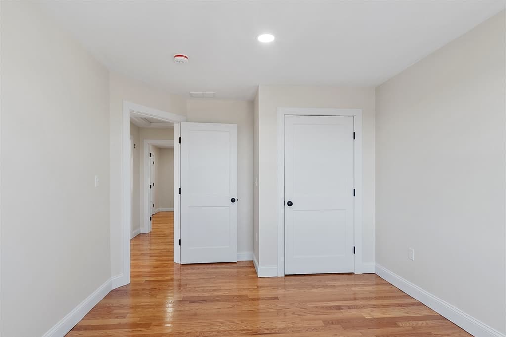 11-13 Glen Terrace photo 5