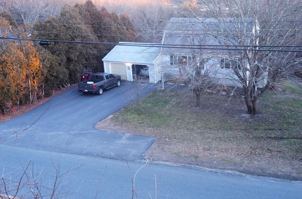 111 Wood St photo 3