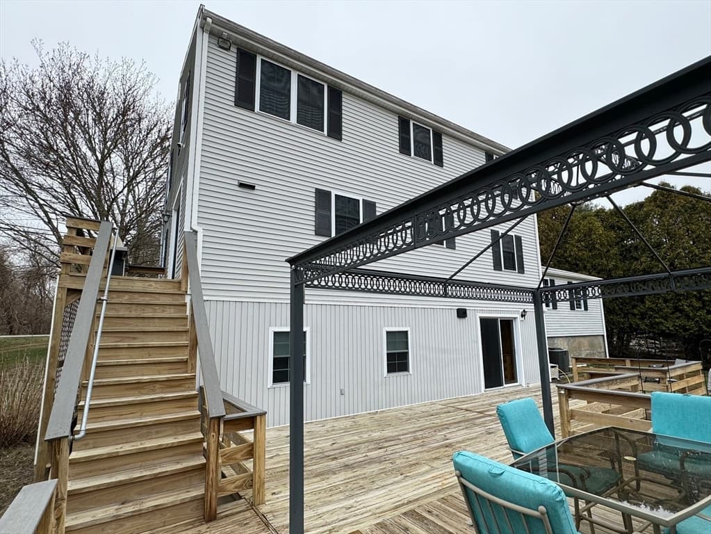 111 Wood St photo 5