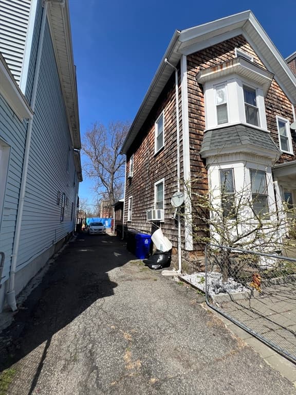 116 Brook Ave photo 2