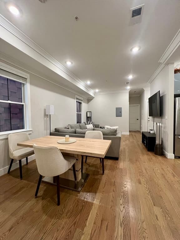 464 Sumner Street photo 5