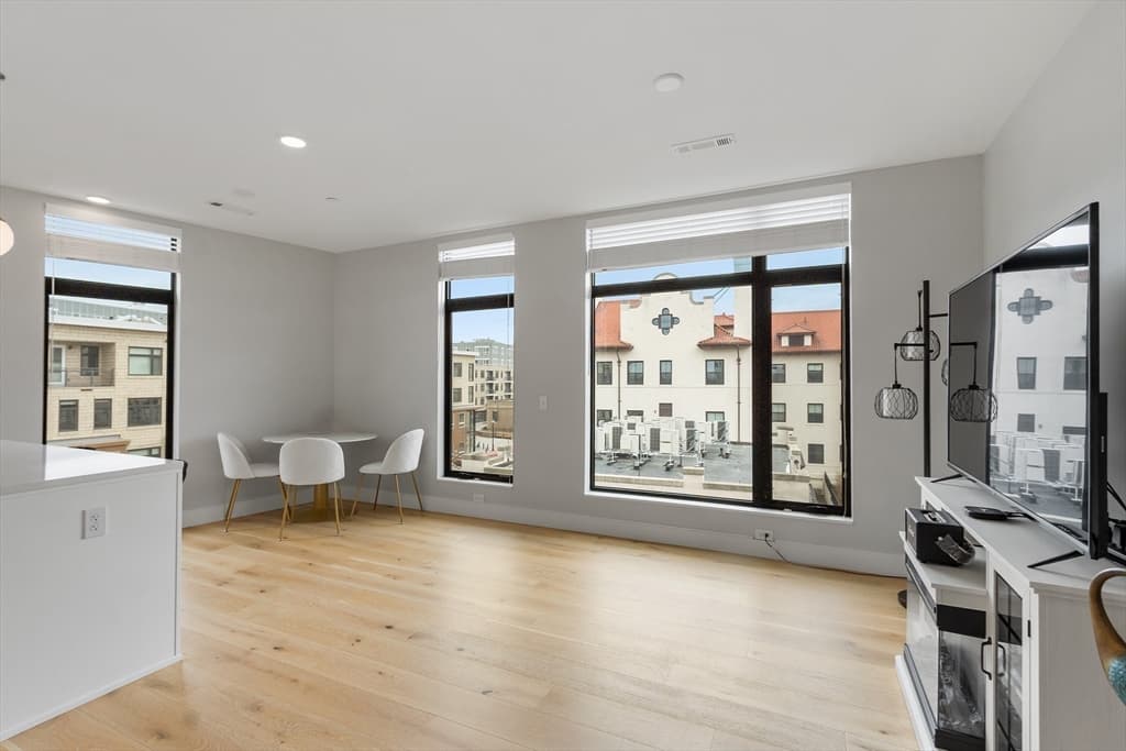 191 Washington St #624 photo 5
