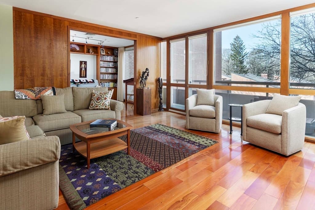 241 Perkins St #C305