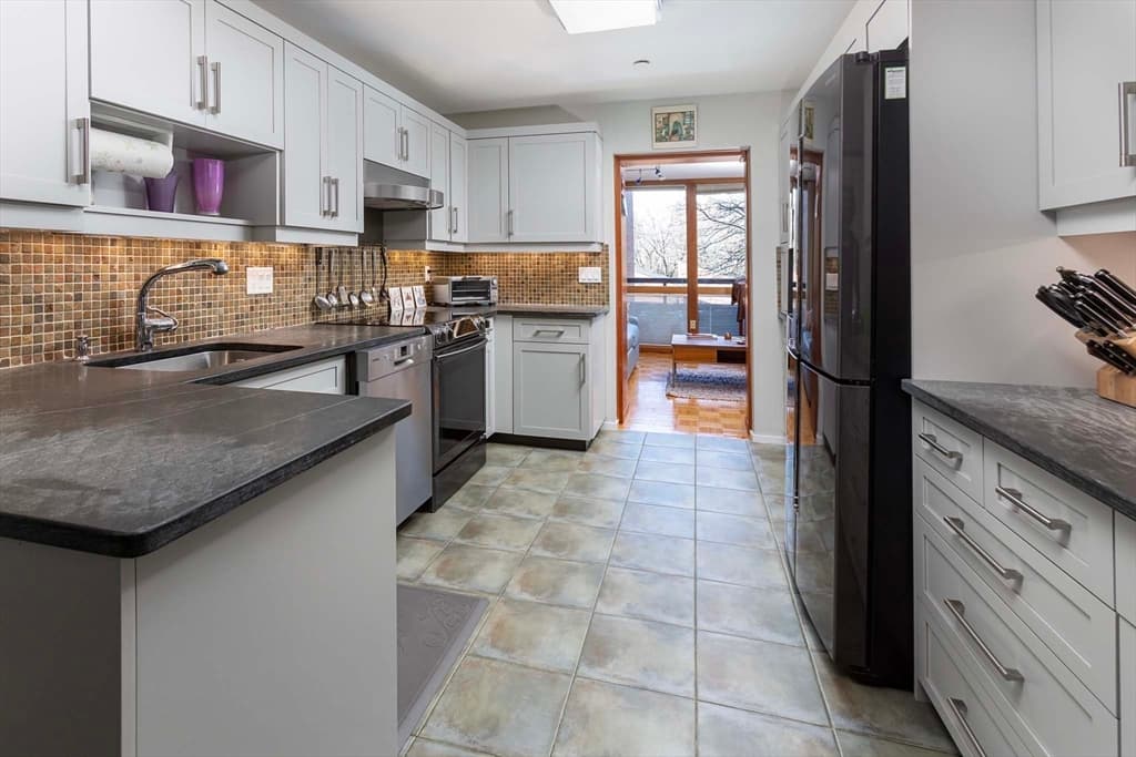 241 Perkins St #C305 photo 4