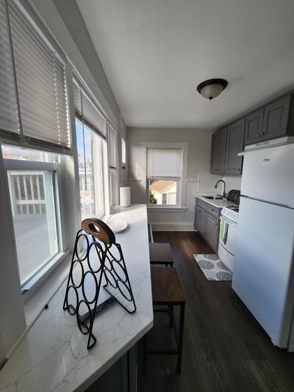 5 Blaine Ave #2 photo 2