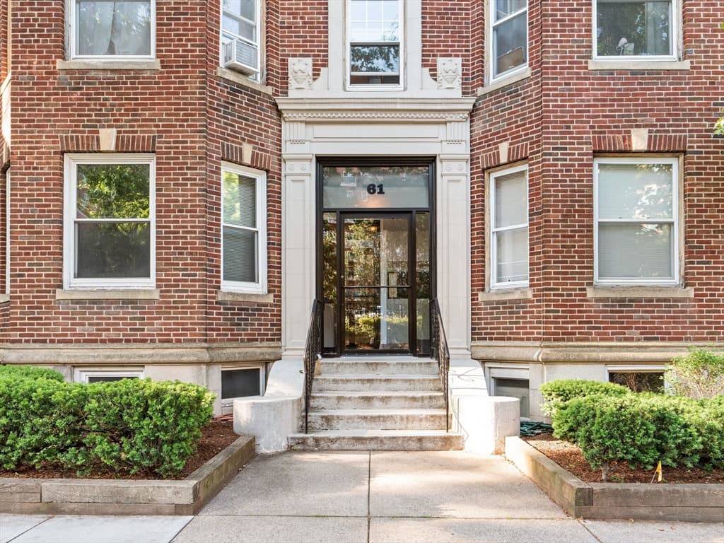 61 Thatcher St #2 photo 2
