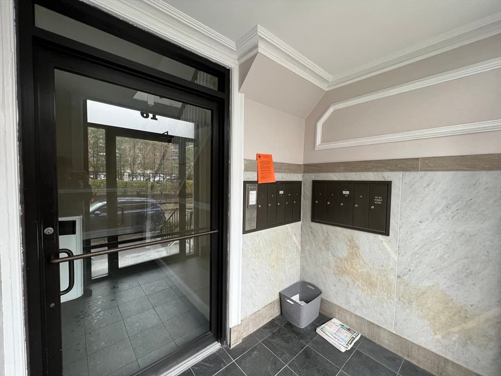 61 Thatcher St #2 photo 3